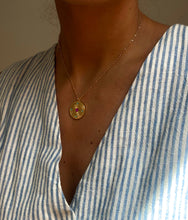 Cargar imagen en el visor de la galería, Collar Sunset • acero dorado baño oro 18K