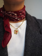 Cargar imagen en el visor de la galería, Collar As de corazones rojos - Acero dorado 316L baño oro 18k