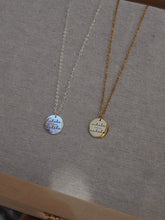 Cargar imagen en el visor de la galería, Collar Respirar - Acero dorado 316L baño oro 18k