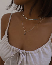 Cargar imagen en el visor de la galería, Charm letra con circonitas (sola o con cadena) • Plata 925 • todas las letras disponibles