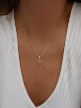 Cargar imagen en el visor de la galería, Charm letra con circonitas (sola o con cadena) • Plata 925 baño oro 18k • todas las letras disponibles