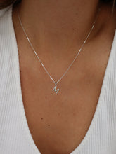 Cargar imagen en el visor de la galería, Charm letra con circonitas (sola o con cadena) • Plata 925 • todas las letras disponibles