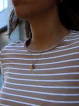 Cargar imagen en el visor de la galería, Cadena y colgante letra - Acero dorado 316L baño oro 18k - Varias letras disponibles