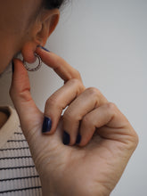 Cargar imagen en el visor de la galería, Pendiente aro 17mm  - Acero 316L baño plata rodiada - par 22€ unidad 11,50€