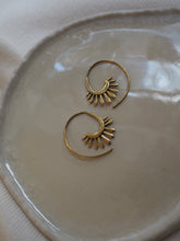 Cargar imagen en el visor de la galería, Pendientes India 016 - Latón baño oro 18k - Original India - Edición limitada
