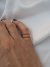 Cargar imagen en el visor de la galería, Anillo Emma - Acero dorado 316L baño oro 18K- Talla 8/9 especial meñique o falange