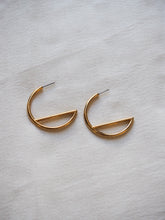 Cargar imagen en el visor de la galería, Pendientes Geometric 003 - Plata baño oro - par 30€