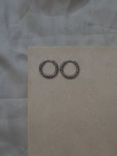 Cargar imagen en el visor de la galería, Pendiente aro 17mm  - Acero 316L baño plata rodiada - par 22€ unidad 11,50€