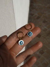 Cargar imagen en el visor de la galería, Pendiente aro 15mm ojo turco 🧿 - Acero dorado 316L baño oro 18K - par 22€ unidad 11,50€