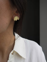 Cargar imagen en el visor de la galería, Pendientes Heiwa 平和 flor loto - Latón baño oro 18k