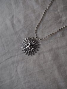 Collar Amón Ra  - Acero plateado 316L baño plata rodiada