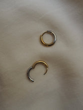 Cargar imagen en el visor de la galería, Pendiente aro 15mm  - Acero baño oro 18k y baño plata rodiada - par 18€ unidad 9,50€