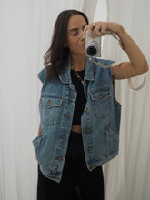 Cargar imagen en el visor de la galería, Chaleco vaquero vintage oversize - Tono medio