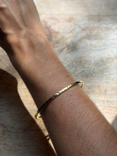 Cargar imagen en el visor de la galería, Pulsera Mumbai - Latón baño oro 18k - Original India - Edición limitada