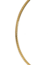 Cargar imagen en el visor de la galería, Collar semi rígido • Acero dorado 316L baño oro 18k