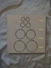 Cargar imagen en el visor de la galería, Pendientes aros 60 mm · Acero 316L baño plata rodiada