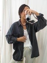 Cargar imagen en el visor de la galería, Camisa vaquera vintage Levis - tono gris oscuro lavado