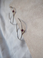 Cargar imagen en el visor de la galería, Pendientes aro mineral rubí 40mm  - Plata 925