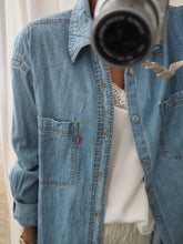 Cargar imagen en el visor de la galería, Camisa vaquera vintage Levis - tono vaquero claro