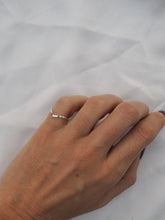 Cargar imagen en el visor de la galería, Anillo Céline - Acero 316L baño plata rodiada - Talla 7/9 especial meñique o falange