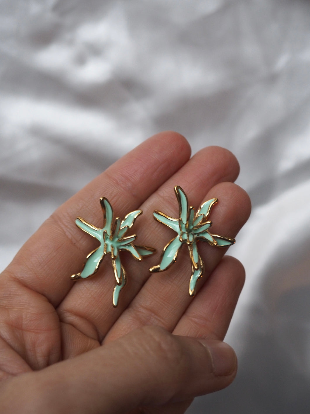 Pendientes flor esmaltada - Edición limitada - Acero dorado 316L bano oro 18k