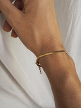 Cargar imagen en el visor de la galería, Pulsera mini Magic 2mm - Acero dorado 316L baño oro 18k