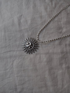 Collar Amón Ra  - Acero plateado 316L baño plata rodiada