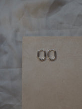 Cargar imagen en el visor de la galería, Pendiente aro ovalado 16mm  - Acero plateado 316L baño plata rodiada - par 18€ unidad 9,50€