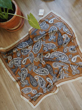 Cargar imagen en el visor de la galería, Pañuelo I - 90 x 90cm