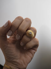 Cargar imagen en el visor de la galería, Anillo Úrsula - Acero dorado 316L baño oro 18k - Talla 6, 10, 12, 14, 16 y 18