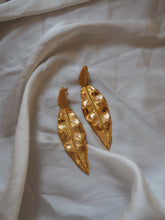 Cargar imagen en el visor de la galería, Pendientes hoja - Acero dorado 316L baño oro 18K