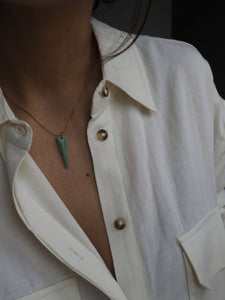 Collar Heiwa 平和 triángulo • Cadena acero dorado 316L baño oro 18k + pieza colgante latón baño oro 18k