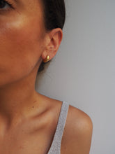 Cargar imagen en el visor de la galería, Pendiente aro 15mm- Acero dorado 316L baño oro 18k - par 18€ unidad 9,50€