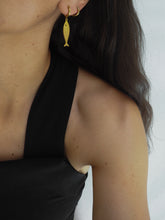 Cargar imagen en el visor de la galería, Pendiente aro 12mm Vilamoura - Acero dorado 316L baño oro 18k - par 22€ unidad 11,50€