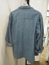 Cargar imagen en el visor de la galería, Camisa vaquera vintage Levis - tono vaquero claro