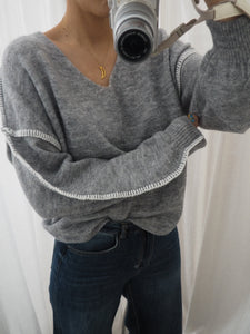 Jersey gris escote pico