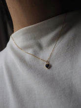 Cargar imagen en el visor de la galería, Collar Amorío circonita zafiro - Cadena acero 316L baño oro 18k + charm plata plata de ley baño oro 18k