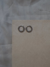 Cargar imagen en el visor de la galería, Pendiente aro 13mm  - Acero 316L baño plata rodiada - par 18€ unidad 9,50€