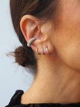 Cargar imagen en el visor de la galería, Pendiente ear cuff circonitas - Acero 316L baño plata rodiada