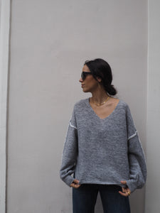 Jersey gris escote pico