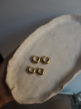 Cargar imagen en el visor de la galería, Pendiente aro 18mm- Acero dorado 316L baño oro 18k - par 20€ unidad 10,50€