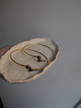 Cargar imagen en el visor de la galería, Brazalete ojo de tigre - Latón baño oro 18k