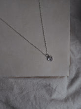 Cargar imagen en el visor de la galería, Collar Amorío circonita - Cadena acero 316L baño plata rodiada + charm plata plata de ley