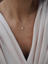 Cargar imagen en el visor de la galería, Collar Juliette - Acero 316L baño oro 18k