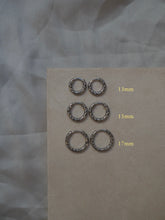 Cargar imagen en el visor de la galería, Pendiente aro 17mm  - Acero 316L baño plata rodiada - par 22€ unidad 11,50€