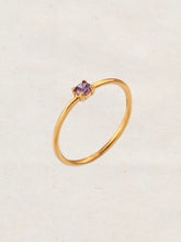 Cargar imagen en el visor de la galería, Anillo solitario circonita amatista - Acero dorado 316L baño oro 18k - Talla 10, 13 y 17
