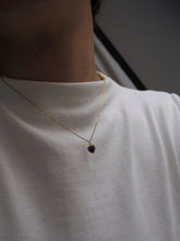 Cargar imagen en el visor de la galería, Collar Amorío circonita zafiro - Cadena acero 316L baño oro 18k + charm plata plata de ley baño oro 18k