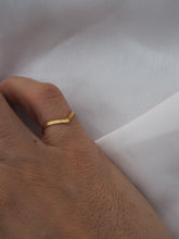 Cargar imagen en el visor de la galería, Anillo Céline - Acero dorado 316L baño oro 18K - Talla 7/9 especial meñique o falange