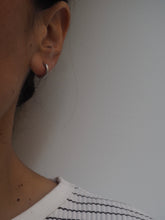 Cargar imagen en el visor de la galería, Pendiente aro 13mm  - Acero 316L baño plata rodiada - par 18€ unidad 9,50€