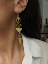 Cargar imagen en el visor de la galería, Pendientes India 019 - Latón baño oro 18k - Original India - Edición limitada